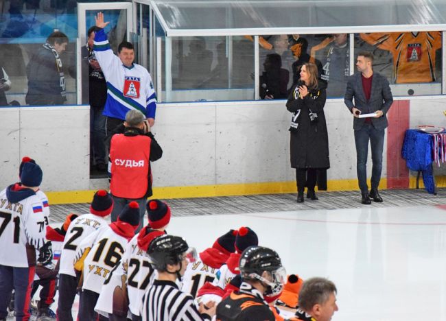 В Ухте в товарищеском матче сошлись звёзды хоккея и журналистики