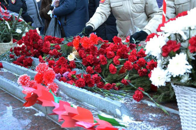 В Ухте состоялось возложение цветов в честь Дня воинов-интернационалистов